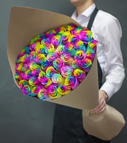 Букет 51 радужная роза Эквадор (60 см) в Москве