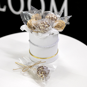 Кейк попсы шоколадные и ванильные в шляпной коробке в Москве