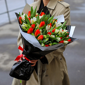 Тюльпаны и альстромерии микс в Москве