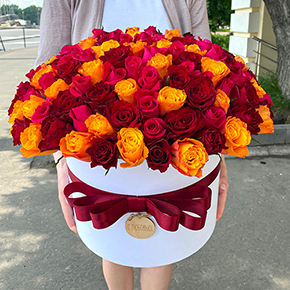 151 роза в огромной шляпной коробке (50 см) в Москве