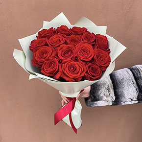 Букет 15 красных роз (50 см) в Москве