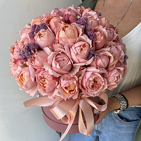 Розы Джульетта в шляпной коробке (30 см) в Москве