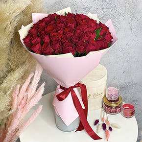 Букет 51 малиновая Кенийская роза (40 см) в Москве