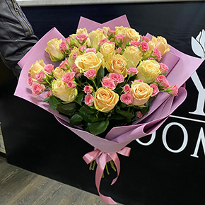 Букет кустовых и садовых роз (50 см) в Москве