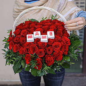 Композиция в корзине "сердце маме" в Москве