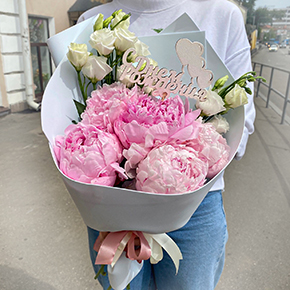 Букет пионы с топпером С днем рождения ! в Москве