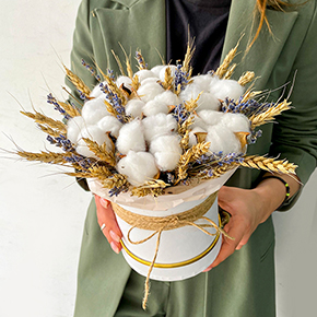 Полевой букетик в шляпной коробке (Сухоцвет) в Москве