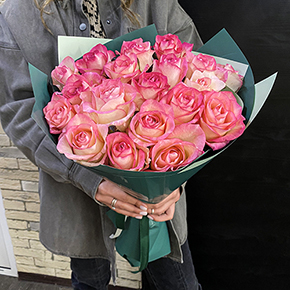 Букет Розы в изумруде 19 шт (50 см) в Москве
