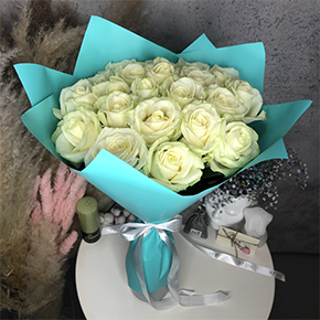 Букет 21 белоснежная роза (50 см) в Москве