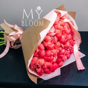 Букет 29 коралловых пионов в Москве