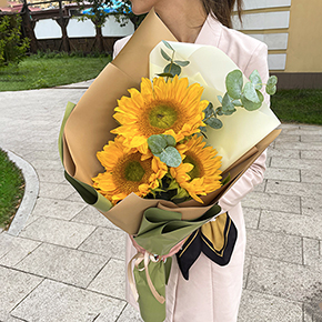 Букет подсолнухов в Москве