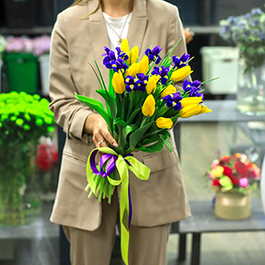 Букет из желтых тюльпанов с ирисами в Москве