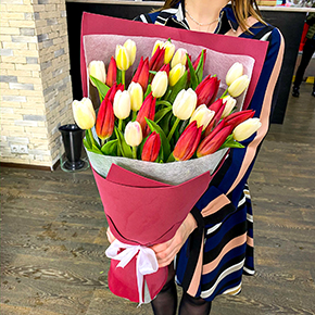 Букет 35 тюльпанов микс в Москве