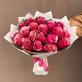 Букет 19 малиновых роз Помпиду (40 см) в Москве