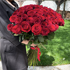Букет 51 красная роза (90 см) в Москве