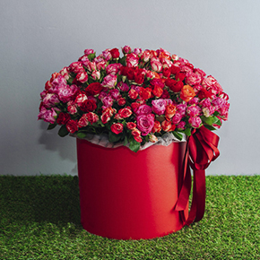 51 кустовая роза в коробке (40 см) в Москве
