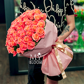 Букет из 51 персиковой розы Мисс Пиги (50 см) в Москве