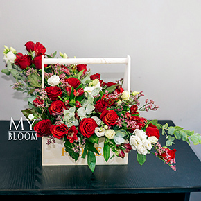 Яркий микс в деревянном ящике в Москве