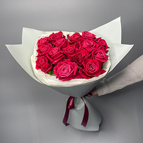 Букет из 15 малиновых роз (50 см) в Москве