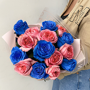 Микс синих и розовых роз (60 см) в Москве