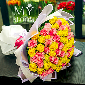 Букет 51 розовая и желтая роза (50 см) в Москве