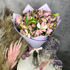 Букет из 11 розовых альстрамерий в Москве