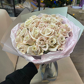 Букет из 25 пудровых роз (40 см) в Москве