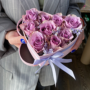 Розы в коробочке сердце в Москве