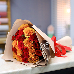 Букет 25 Кенийских роз микс (40 см) в Москве