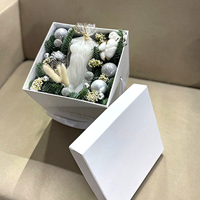 Новогодний подарок в шляпной коробке в Москве