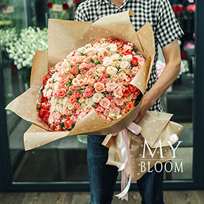 Букет из 101 кустовой розы микс (50 см) в Москве