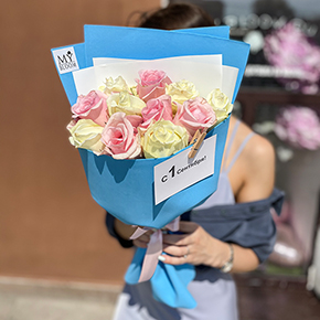 Букет из нежных роз "1 сентября" в Москве