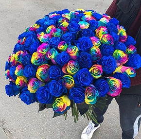 Букет 101 роза микс синих и радужных роз (60 см) в Москве