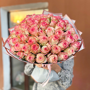 Букет 51 роза Джумилия (40 см) в Москве