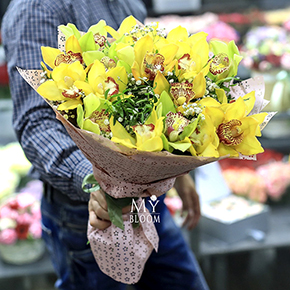 Букет из желтых орхидей в Москве