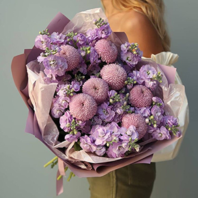 Букет из маттиол и хризантем в Москве