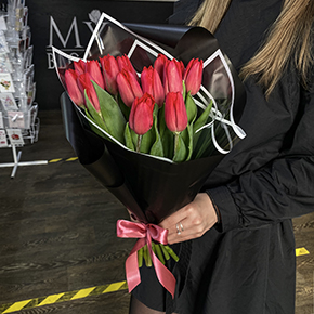 Букет 15 красных тюльпанов в Москве