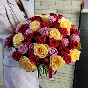51 Красочная роза (50 см) в Москве