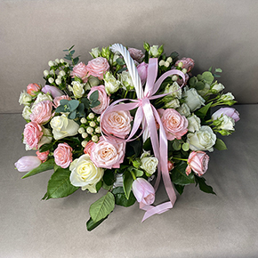 Корзина из кустовых роз и тюльпанов (30 см) в Москве