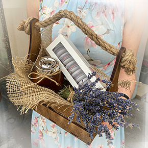 Набор Лавандовый ( карамель лаванда/ лавандовые макаруны/ букетик лаванды) в Москве