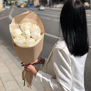 Букет из 7 пионов Одиль (50 см) в Москве