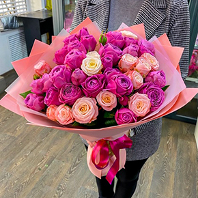 Микс 25 кустовых пионовидных роз (50 см) в Москве