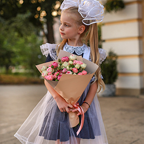 Букет кустовых роз "Первому учителю" в Москве