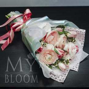 Ранункулюсы и тюльпаны букет микс в Москве