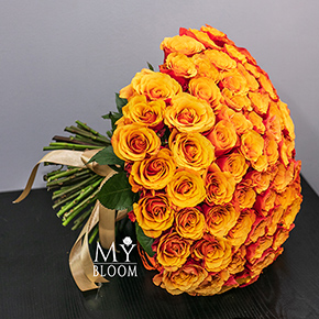 Букет 101 розово-желтая роза Эспана (30 см) в Москве