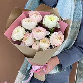 Букет из 9 ранункулюсов сорта Ханой в Москве