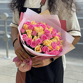 Букет из 51 розы Карамелька (40 см) в Москве