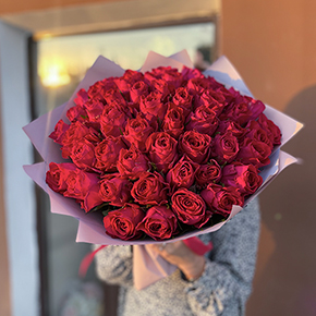 Букет 51 малиновая роза (40 см) в Москве