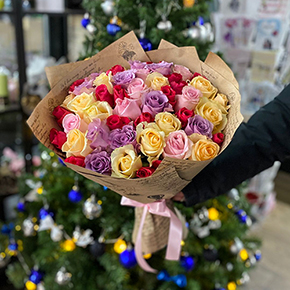 Букет ассорти из 51 Кенийской розы (40 см) в Москве
