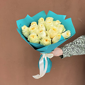 Букет 15 пионовидных лимонных роз (40 см) в Москве